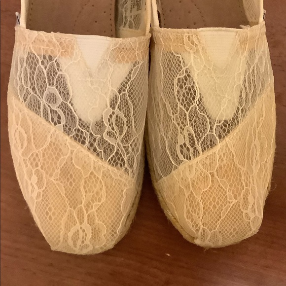 TOMS canvas Lace ivory cream lace flats ballet style round toe slip shoes 8.5W - Picture 5 of 9
